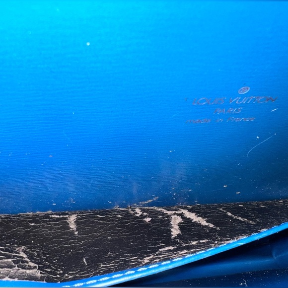 Louis Vuitton Epi Capucines Handbag - Picture 9 of 12